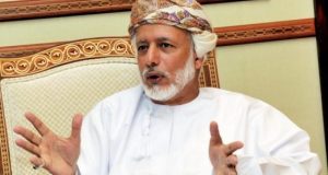 سلطنة عمان تدافع عن موقفها من التحالف السعودي وترفض الانحياز لهادي وحكومته