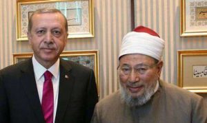 القرضاوي: إن الله وملائكته وجبريل مع أردوغان!