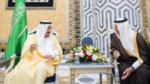 الملك السعودي يعود ويحفز جنوده بـ”راتب شهر” بعد التقدم اليمني باتجاه مدينة نجران