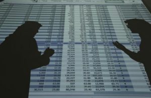 هبوط أسهم السعودية مع انخفاض التداول لأدنى مستوى في 12 شهرا