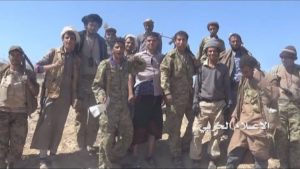 الجيش والحوثيون يرسلون تعزيزات ضخمة إلى صرواح والقبائل ترفض أوامر الجنرال الأحمر