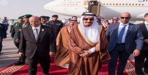 ترجمة| صحيفة “در فرايتاج” الألمانية: هادي مجرد دمية سعودية..ماذا يريد آل سعود في اليمن؟