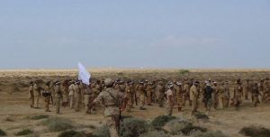 بالصور: رسالة للتحالف السعودي..الجناح العسكري للحوثيين يخرج مئات المقاتلين ومناورات عسكرية قرب خطوط النار