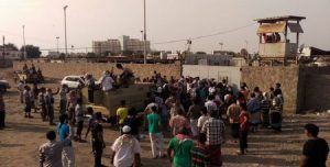 المسلحون يحكمون عدن: اشتباكات في خور مكسر بعد هجوم عنيف على إدارة البحث وإغلاق الجامعات