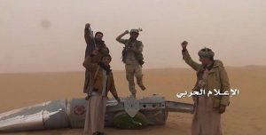 شاهد بالصور: حطام طائرة F16 الأردنية في قبضة المقاتلين اليمنيين بنجران