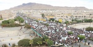 مسيرة حاشدة للحوثيين ومناهضي التحالف السعودي بصنعاء