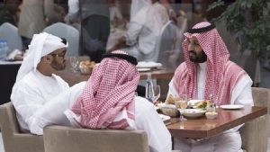 مجتهد يكشف تفاصيل خطة سعودية إماراتية لانقلاب عسكري في قطر
