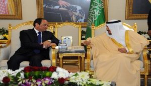 مصالحة أرادها ترامب: ملك السعودية يستقبل رئيس مصر في الرياض