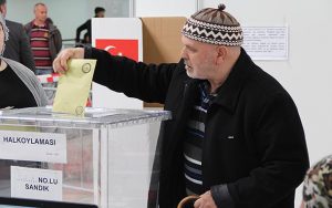 المعارضة التركية تتهم اردوغان بتزوير نتائج الاستفتاء وتطالب بإعادة فرز الأصوات