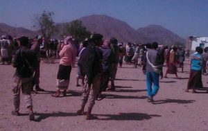 مجندون يقطعون شوارع لودر احتجاجاً على امتناع حكومة هادي عن صرف مرتباتهم