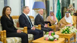وزير الدفاع الأمريكي يصدم السعودية بشأن “تهديدات ملاحة البحر الأحمر” ويقول إن شن حرب على إيران أمرٌ خيالي!