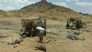 بالصور: مقتل أكثر من 20 مدنياً في تعز بغارة جوية وموالون للتحالف يصفونها بالخاطئة