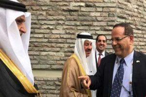 حكومة هادي في “لقاء دافئ” مع وزير إسرائيلي