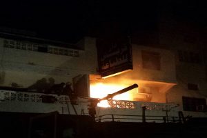 نشطاء جنوبيون وإماراتيون يعبرون عن سعادتهم بإحراق مقر الاصلاح بعدن واليدومي يعلق على الحادثة