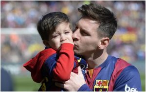 النجم الارجنتيني ميسي يدعم أطفال اليمن ويقول من المخزي رؤيتهم تحت القصف والحصار