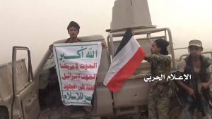 بالصور: المقاتلون اليمنيون يسقطون موقعاً سعودياً ويرفعون علم اليمن
