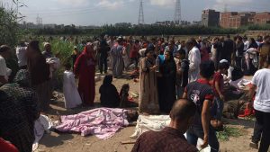 بالصور: أكثر من 150 قتيلاً ومصاباً بحادثة تصادم قطارين في مصر