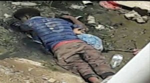 العثور على جثة فتى بمجرى الصرف الصحي ووفاة شاب سجين في عدن ومقاتل عائد من الحدود يجرح 3 مواطنين بالضالع