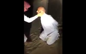 شاهد لحظة #الاعتداء_على_حاج_قطري من قبل السعوديين والهشتاق  يسجل رقماً قياسياً في تويتر