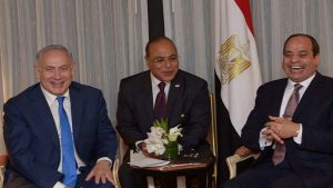 ضحكة السيسي خلال لقائه الأول مع نتنياهو تثير استياء وسخرية النشطاء المصريين والعرب