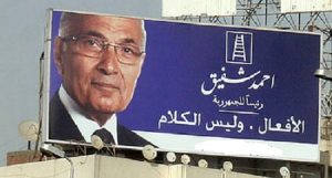 الفريق أحمد شفيق يقول إن الإمارات منعته من المغادرة بعد إعلانه الترشح لرئاسة مصر