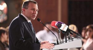 وزير خارجية لبنان يرفض اتهام بلاده بصاروخ اليمن الذي ضرب العاصمة السعودية وينتظر عودة الحريري