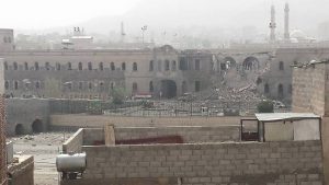 تهدم منزل وتضرر منازل أخرى وسقوط جرحى جراء غارة جوية على حارة الصعدي بصنعاء القديمة