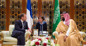 الرئيس الفرنسي يتهم السعودية بحصار اليمن ويطالب بإنهائه تماماً