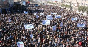الآلاف في ذمار يتظاهرون تنديداً بالقرار الأمريكي وتضامناً مع القدس