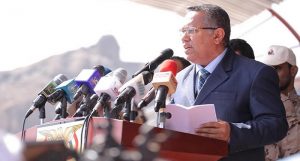 رئيس حكومة هادي يغازل الحوثيين ويهاجم حلفاء الإمارات في عدن ويدعو للشراكة عبر مفاوضات الحل السياسي لأزمة اليمن