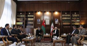 وزيرا خارجية إيران وعُمان يبحثان سبل وقف الحرب على اليمن