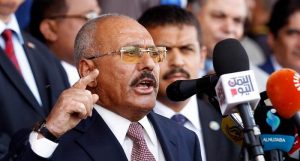 مقرب من علي عبدالله صالح يكشف كيف تعرض للخيانة ممن حوله ودفعوه لتفجير الوضع في صنعاء