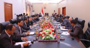 شبح المواجهات يعود: بن دغر يجدد وصف أحداث عدن بالانقلاب والتمرد والانتقالي يرد بهجوم مضاد
