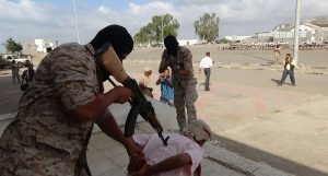قوات أمنية تداهم منازل وتعتقل ضباط في عدن ينتمون لمسقط رأس هادي وقبائل أبين تدعو لمواجهة مليشيات الامارات