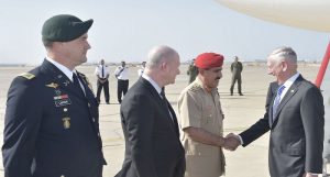 وزير الدفاع الأمريكي يصل مسقط  لبحث أزمتي الخليج واليمن مع السلطان قابوس