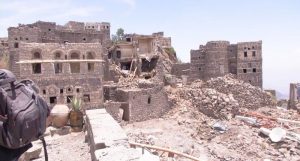 بالصور: هكذا دمرت غارات التحالف منازل حصن مسار التاريخي في صنعاء بعد صمودها أكثر من 1000 عام