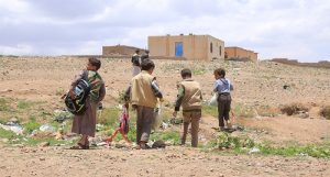 العون المباشر توزع ستة آلاف حقيبة مدرسية في صنعاء