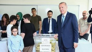 تركيا: أردوغان وحزبه يقتربان من الفوز بالانتخابات الرئاسية والنيابية بعد فرز نصف الأصوات