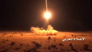 انفجارات عنيفة وأعمدة الدخان تتصاعد في الرياض جراء الصواريخ اليمنية واعتراف سعودي بفشل الدفاعات الجوية