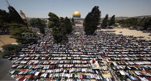 في يوم القدس العالمي: أكثر من ربع مليون فلسطيني يصلون في المسجد الأقصى وشهداء بقمع إسرائيلي لمسيرة العودة (صور)