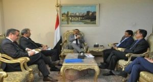 أكد استحالة الحل العسكري في اليمن: السفير الفرنسي يصل صنعاء حاملاً دعوة من حكومة بلاده لأنصار الله للمشاركة في مؤتمر باريس