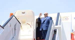 فيتو إماراتي جديد على عودة هادي إلى عدن والأخير يقطع زيارته للقاهرة ويصل إلى الرياض في زيارة مفاجئة وغامضة