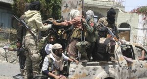 تعزيزات عسكرية كبيرة للطرفين: الأحمر والانتقالي يحشدان لجولة دموية في عدن