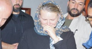 بكاء مسؤولة أممية زارت جرحى مجزرة طلاب ضحيان يغضب دول التحالف وحكومة هادي (صور)