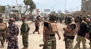 اتهامات متبادلة بين الحزام الأمني وحكومة هادي بعد إحباط تهريب 20 مليار من مركزي عدن إلى مأرب