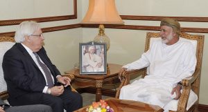غريفيث يلتقي وزير الخارجية العماني في إطار مساعيه لإنعاش مشاورات جنيف