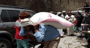 أجهزة أمن صنعاء توجه تحذيراً شديد اللجهة للتجار من الاحتكار والمغالاة في الأسعار وتتوعد بإجراءات صارمة (بيان)