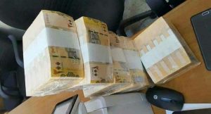 حملة واسعة في صنعاء تضبط 40 شركة صرافة على خلفية التلاعب بأسعار الصرف والتعامل بعملة محظورة