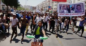 تجدد المظاهرات في عدن وحضرموت مطالبة برحيل التحالف حكومة هادي والأحمر ينشر قواته لمواجهة المحتجين