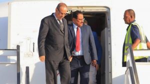 حكومة هادي تنقسم ورئيسها يتهم وزيره الإصلاحي بنهب 1.3 مليار شهرياً ويلغي اتفاقية أعلنها وزير آخر